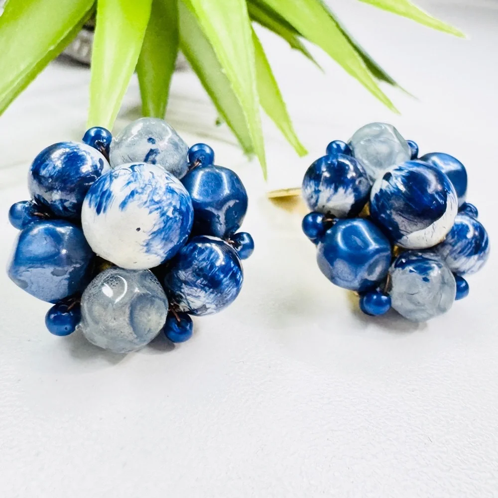 Vintage 60s Hong Kong Blue White Swirl Plastic Bead Cluster Clip On Earrings